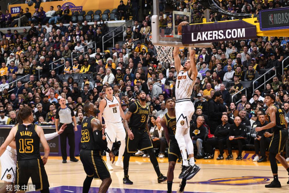 的背后还有 的背后还有