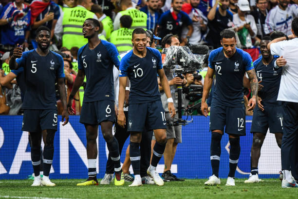 中展开激烈 中展开激烈